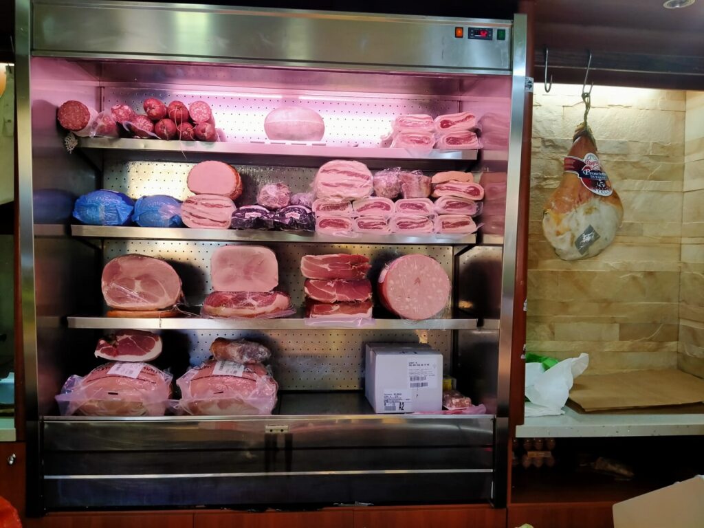 Interno dell'Enogastronomia Balzano
